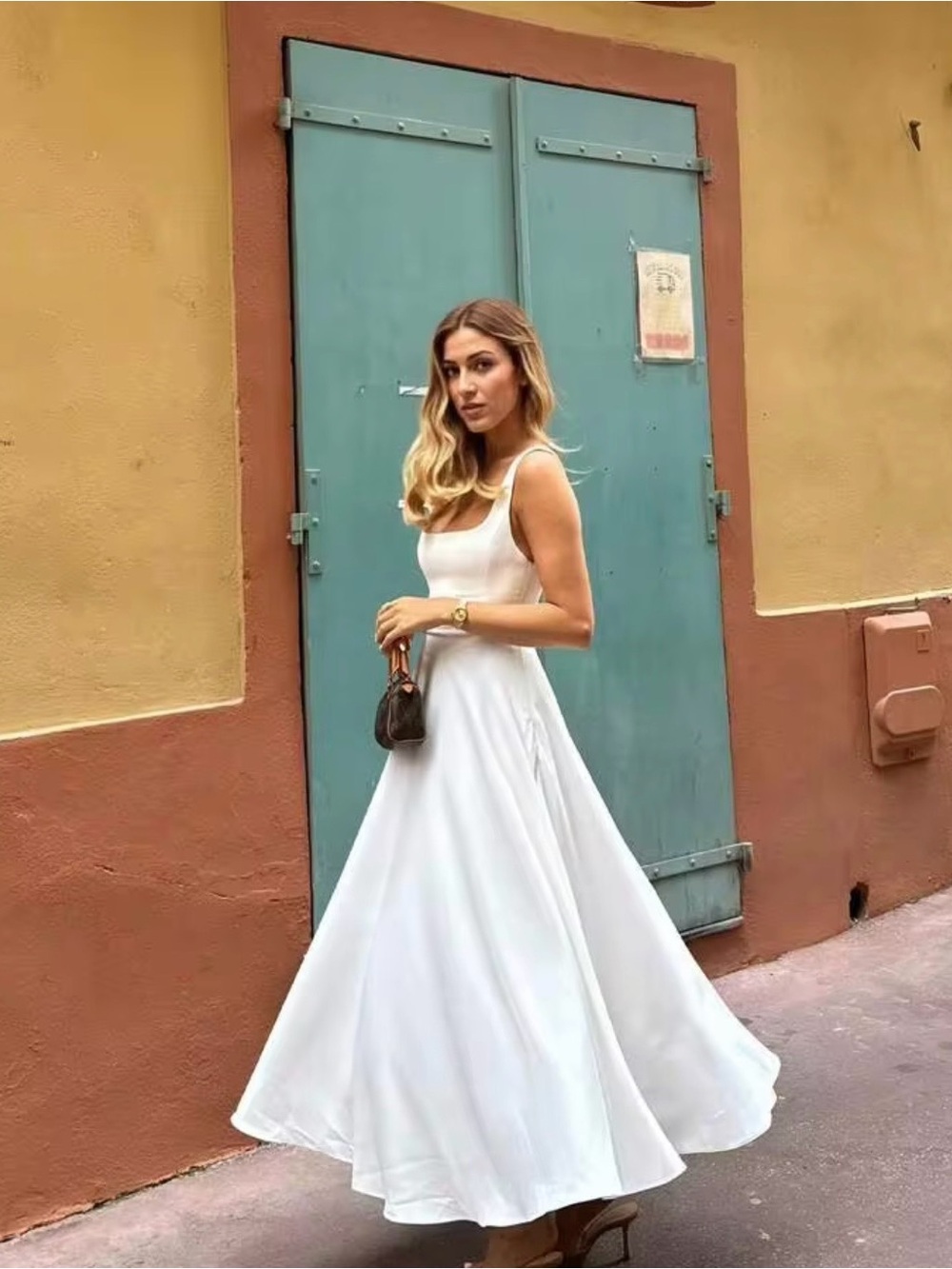 Elegant White Maxi Dress with Scoop Neck